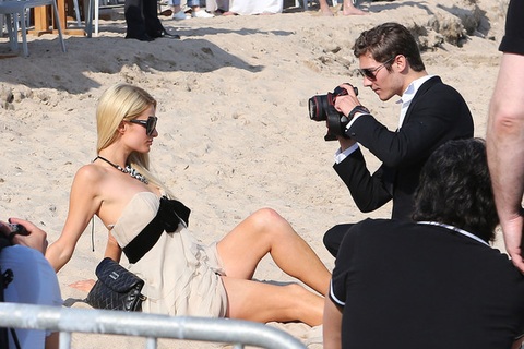 Paris Hilton “ưỡn ẹo” tại Cannes
