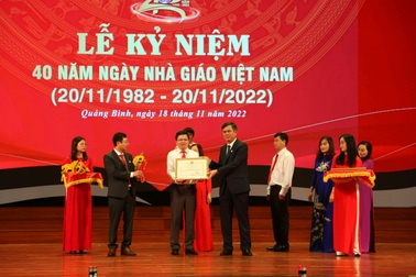 Quảng Bình vinh danh 54 thầy, cô giáo
