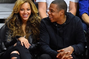 Beyonce - Jay Z hạnh phúc đi xem bóng rổ