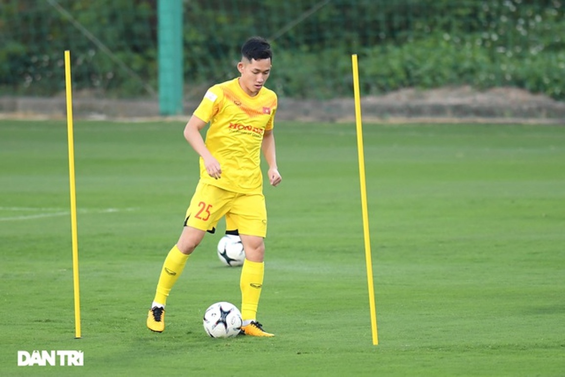 HLV Park Hang Seo triệu tập gấp tiền vệ Hai Long trước thềm SEA Games 31 - 1 HLV Park Hang Seo triệu tập gấp tiền vệ Hai Long trước thềm SEA Games 31 - 1