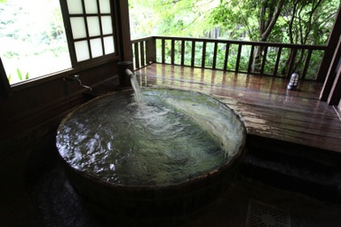 Vừa tắm khoáng nóng vừa thưởng thức các món hấp bằng hơi nước