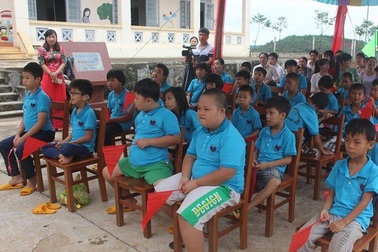 Lễ khai giảng muộn của 35 học sinh đặc biệt