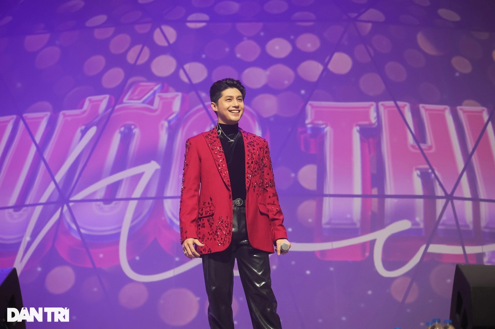 Noo Phước Thịnh cùng dàn anh trai diễn cực cháy ở Hà Nội - 10 Noo Phước Thịnh cùng dàn anh trai diễn cực cháy ở Hà Nội - 10