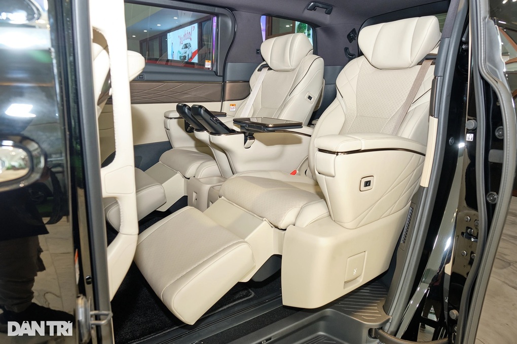 Chuyên cơ mặt đất Toyota Alphard tăng giá 140 triệu đồng tại Việt Nam - 3