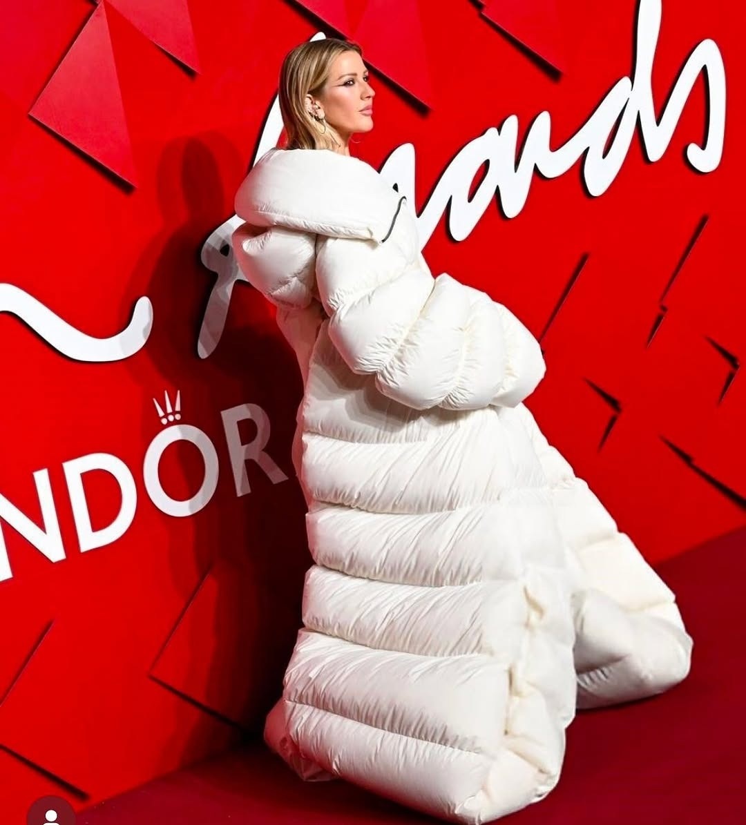 View - Ngôi sao Hollywood nào diện trang phục gây tranh cãi nhất trên thảm đỏ? | Báo Dân trí