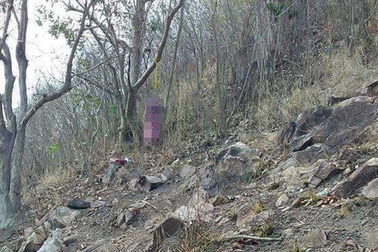 Chủ tịch Hội Nông dân xã chết trong tư thế treo cổ