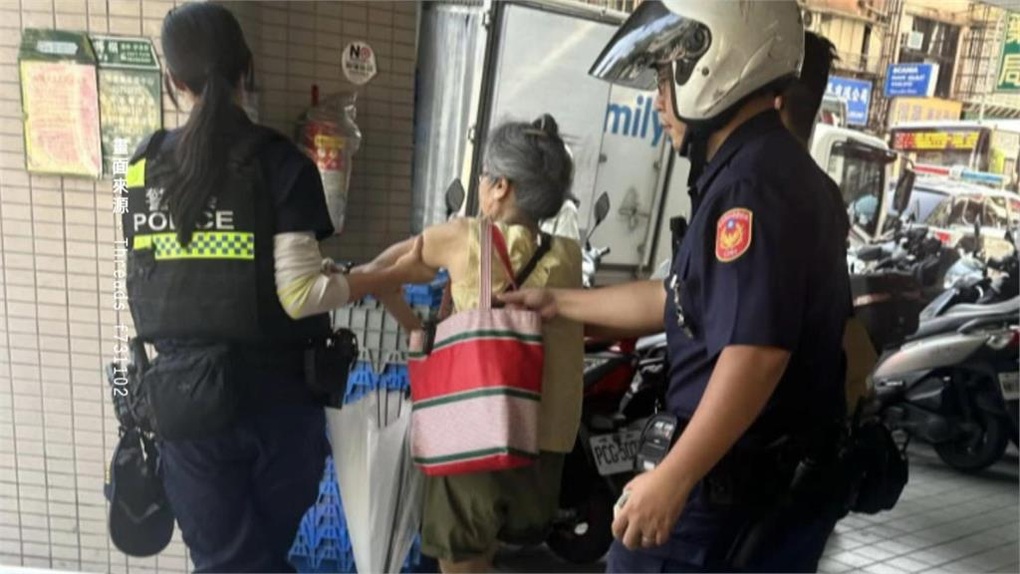 Trung Quốc: Cụ bà gây náo loạn tàu điện vì giành ghế là tội phạm truy nã - 1 Trung Quốc: Cụ bà gây náo loạn tàu điện vì giành ghế là tội phạm truy nã - 1