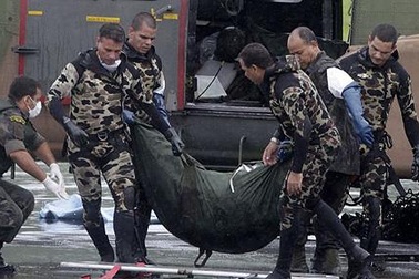 Máy bay Pháp có thể đã vỡ trên không