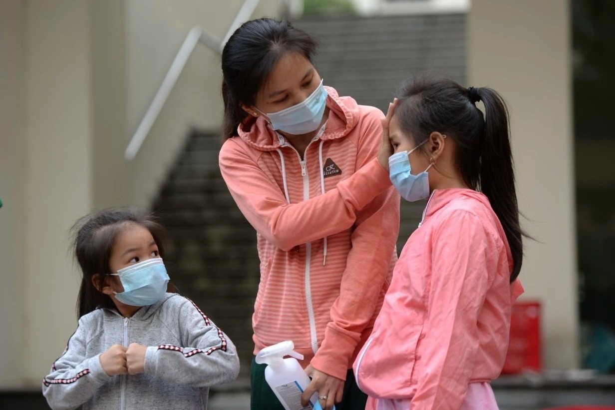 Bạn bè tôi mất ăn, mất ngủ khi con chưa được tiêm vaccine Covid-19 - 1 Bạn bè tôi mất ăn, mất ngủ khi con chưa được tiêm vaccine Covid-19 - 1