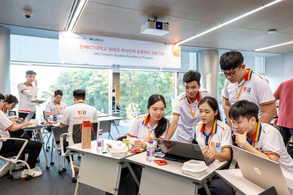Hanwha Life tài trợ chuyến thực tế Hàn Quốc cho nhân tài Fintech Việt Nam - 3 Hanwha Life tài trợ chuyến thực tế Hàn Quốc cho nhân tài Fintech Việt Nam - 3