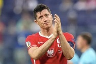 Lewandowski không cứu nổi Ba Lan, Ukraine "nhận quà" từ trên trời rơi xuống