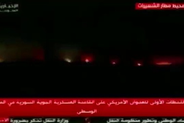 Xuất hiện video ghi khoảnh khắc căn cứ Syria trúng tên lửa Mỹ