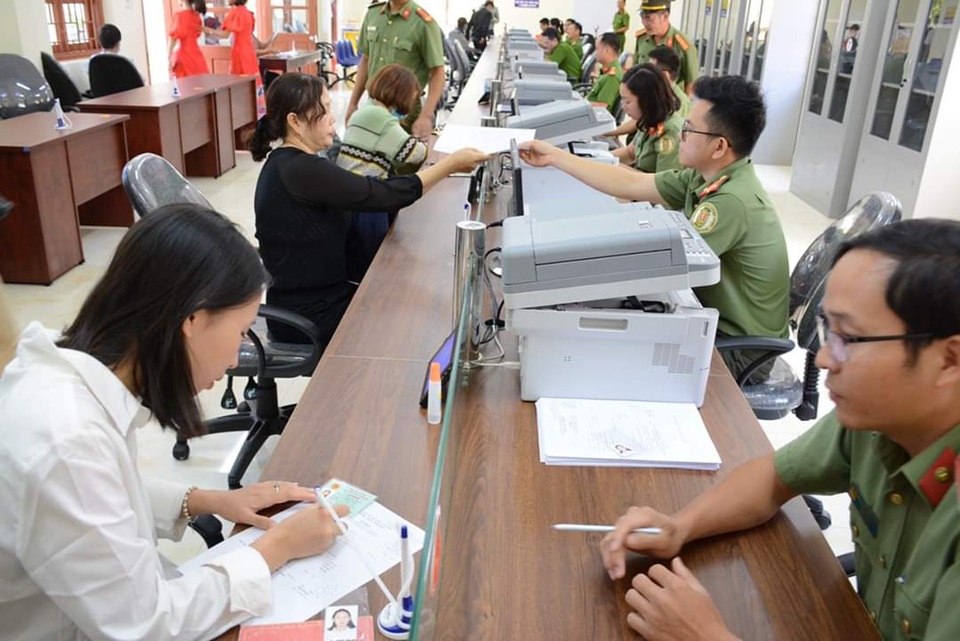 Công an Đắk Nông khánh thành Bộ phận một cửa tích hợp mọi thủ tục - 3 Công an Đắk Nông khánh thành Bộ phận một cửa tích hợp mọi thủ tục - 3