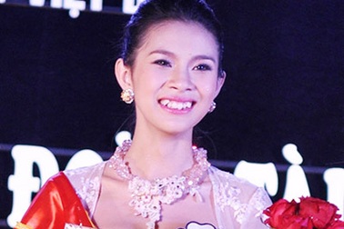 Hát ca trù ấn tượng, nữ sinh Việt Đức giành giải cán bộ Đoàn tài năng