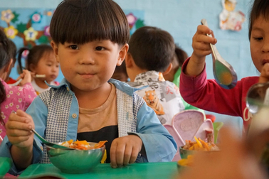 Tập đoàn TH trao học bổng cho học sinh khó khăn tại Phú Yên