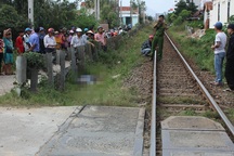 Băng qua đường ngang không gác chắn, người đàn ông bị tàu hỏa tông tử vong