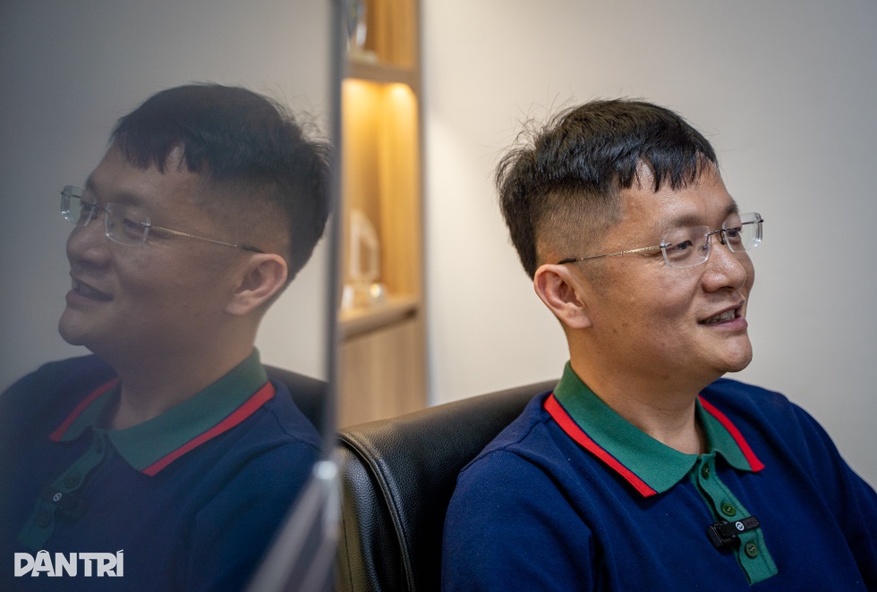 Cỗ máy giúp người liệt nói chuyện, lướt web bằng mắt của nhà khoa học Việt - 13 Cỗ máy giúp người liệt nói chuyện, lướt web bằng mắt của nhà khoa học Việt - 13