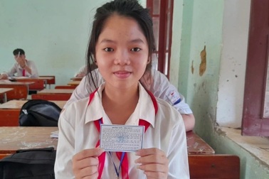 Nữ sinh có hoàn cảnh khó khăn xúc động chia sẻ về chiếc "phao cứu sinh"