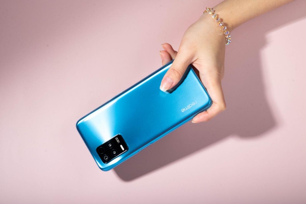 Realme 8 5G - bứt phá tốc độ, vượt trội hiệu năng, sẵn sàng dẫn đầu xu hướng - 1