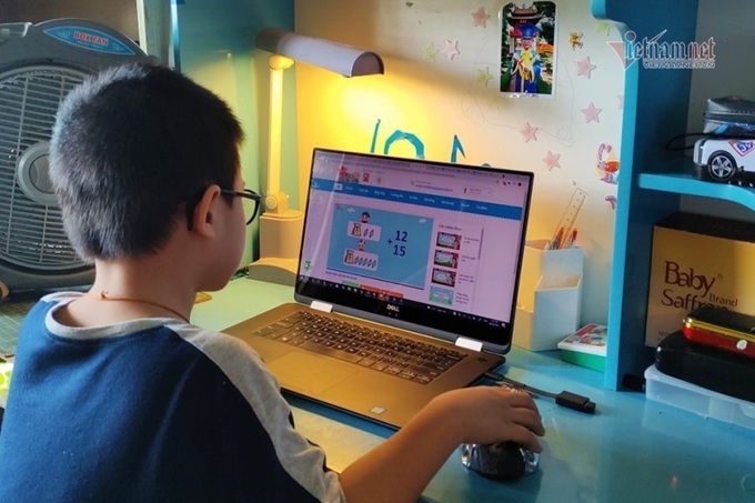 Trẻ học online cần có trang thiết bị tốt để học. Ảnh minh hoạ

