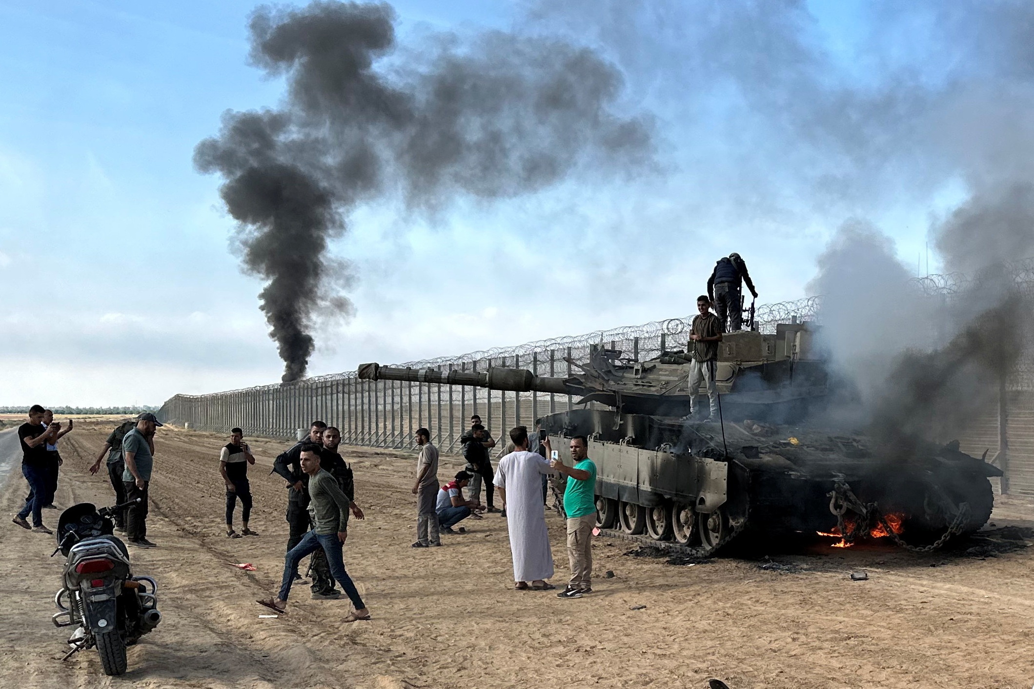 Đòn Blitzkrieg kinh điển của Hamas vào Israel: Những điều không thể ngờ - 1