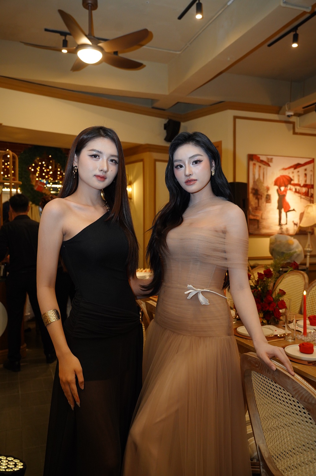 Hoa hậu Yến Nhi bận rộn lịch trình, vẫn hướng về quê nhà - 2