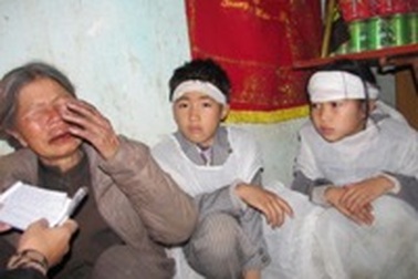 Vụ hai vợ chồng chết đuối ở Hà Nội: Tang thương ngày cuối năm