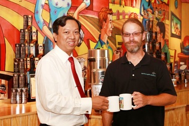 Vì sao Thị trưởng Phạm Đình Nguyên bán PhinDeli cho Kinh Đô?