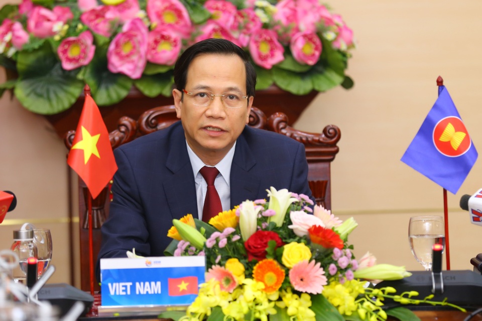 Bộ trưởng Đào Ngọc Dung: “Chung tay vượt qua thách thức của dịch Covid-19 - 1 Bộ trưởng Đào Ngọc Dung: “Chung tay vượt qua thách thức của dịch Covid-19 - 1
