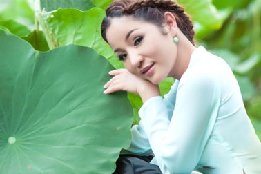 Thúy Nga dịu dàng với áo bà ba