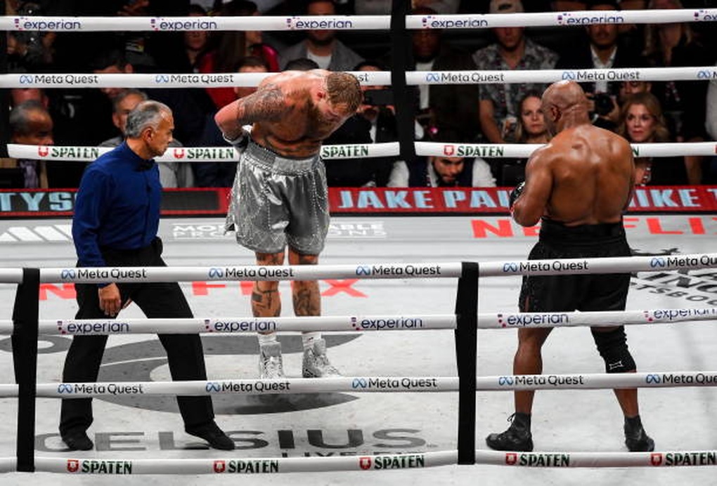 Jake Paul defeats legend Mike Tyson in controversial boxing match - 1