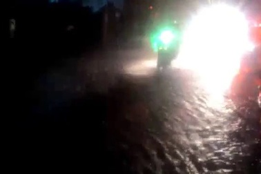 TP Huế ngập nặng sau cơn mưa cực lớn