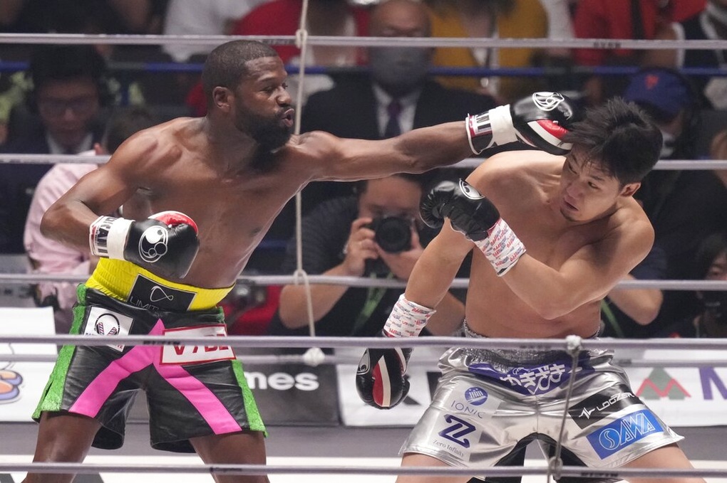 Mayweather hạ knock-out đối thủ người Nhật Bản - 1 Mayweather hạ knock-out đối thủ người Nhật Bản - 1
