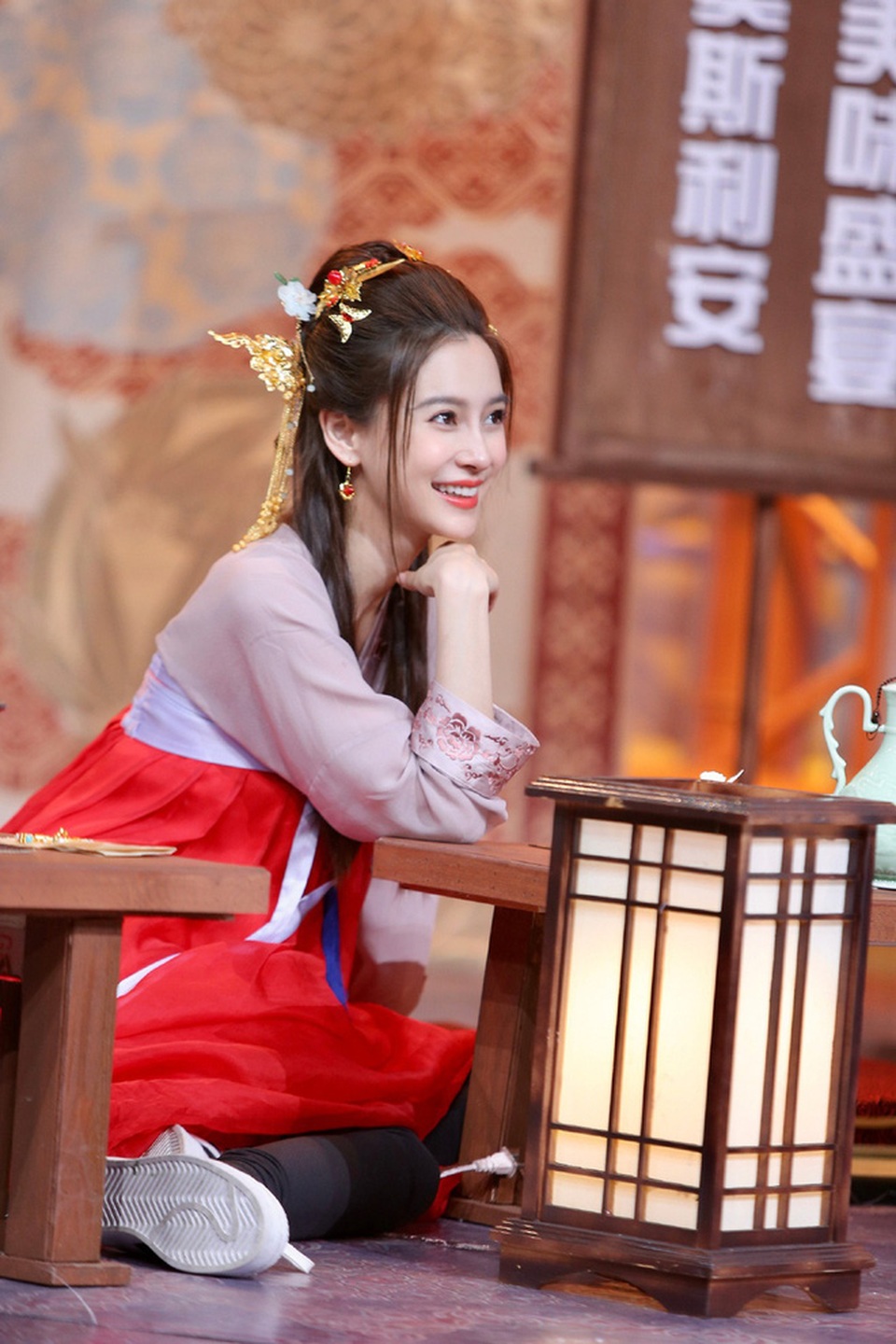 Angelababy đẹp xuất sắc với tạo hình cổ trang - 3 Angelababy đẹp xuất sắc với tạo hình cổ trang - 3