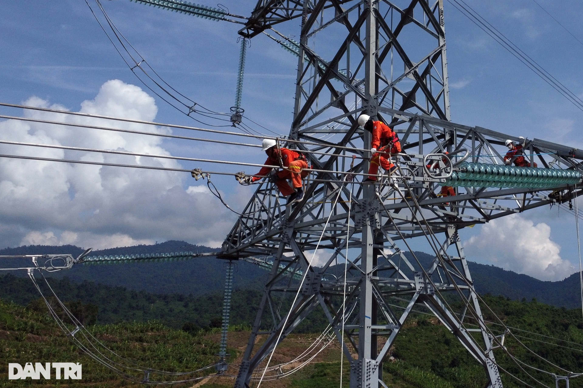 Diễn tập khắc phục sự cố đứt dây dẫn trên đường dây 500kV - 14 Diễn tập khắc phục sự cố đứt dây dẫn trên đường dây 500kV - 14