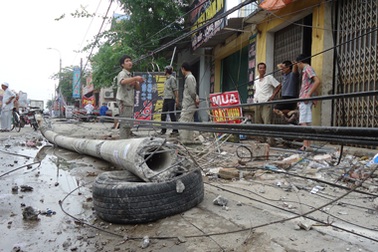 Xe ô tô “làm loạn” trên đường, 3 người tử vong