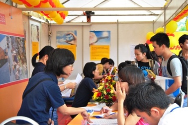 Hàng trăm SV có việc làm trong ngày hội tuyển dụng