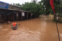Mưa lũ miền Trung làm ít nhất 8 người chết và mất tích, hàng nghìn nhà ngập
