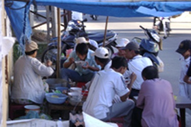 Huế: Kinh hãi thức ăn vỉa hè!