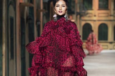 H'Hen Niê, Lê Xuân Tiền, Hoàng Yến rực rỡ sắc màu mùa xuân