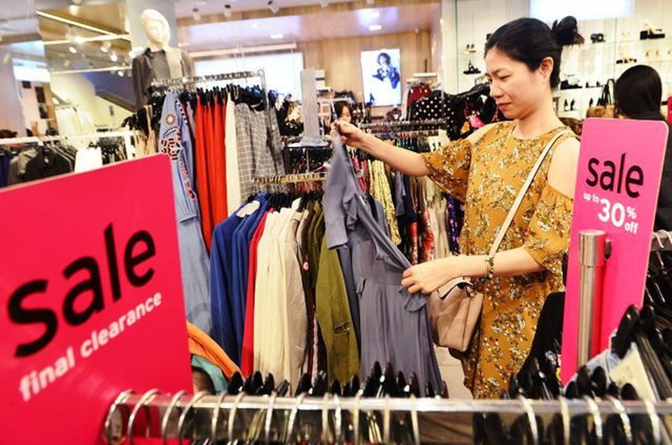 Dân buôn tiết lộ chiêu trò xé mác, đẩy giá trong ngày đại hạ giá Black Friday - 2 Dân buôn tiết lộ chiêu trò xé mác, đẩy giá trong ngày đại hạ giá Black Friday - 2
