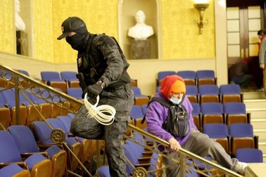 Nghi vấn người biểu tình âm mưu bắt cóc nghị sĩ Mỹ trong vụ bạo loạn