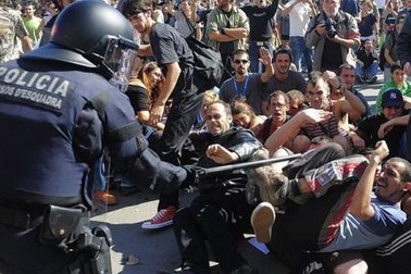 Châu Âu nóng rực với làn sóng biểu tình lớn nhất từ 9 năm qua