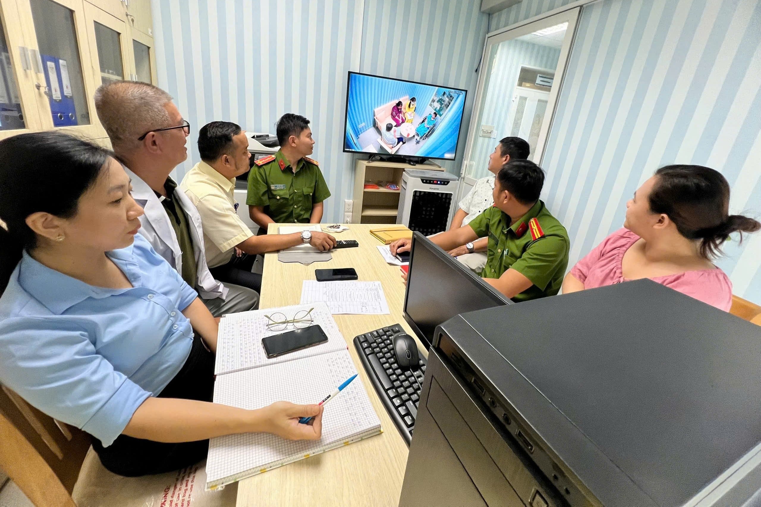 Trẻ 4 tuổi cũng bị xâm hại, mẹ ép con phục vụ người tình - 1 Trẻ 4 tuổi cũng bị xâm hại, mẹ ép con phục vụ người tình - 1