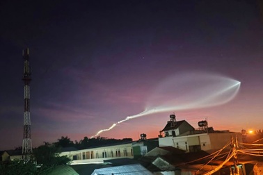 Phát hiện vệt sáng khổng lồ trên bầu trời