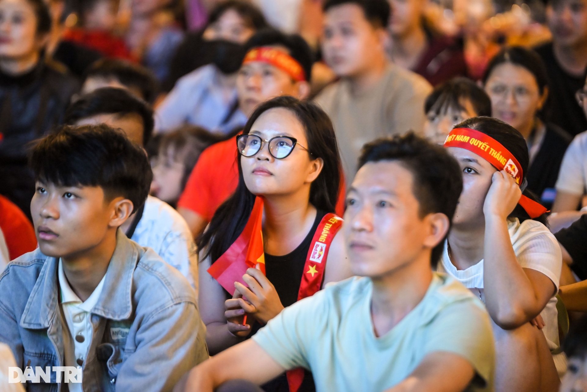 Người hâm mộ TPHCM nhảy múa khi đội tuyển Việt Nam chiến thắng - 6 Người hâm mộ TPHCM nhảy múa khi đội tuyển Việt Nam chiến thắng - 6