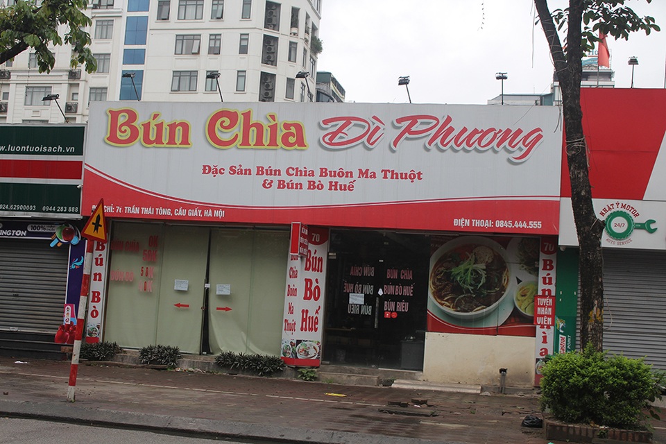 Lác đác quán hàng mở cửa trong ngày đầu Hà Nội dừng cách ly xã hội - 10 Lác đác quán hàng mở cửa trong ngày đầu Hà Nội dừng cách ly xã hội - 10
