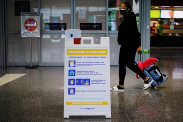 Ông Trump xem xét cấm hồi hương công dân Mỹ nghi mắc Covid-19