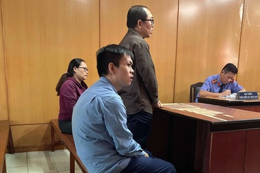 3 giám đốc "bắt tay" qua mặt hải quan