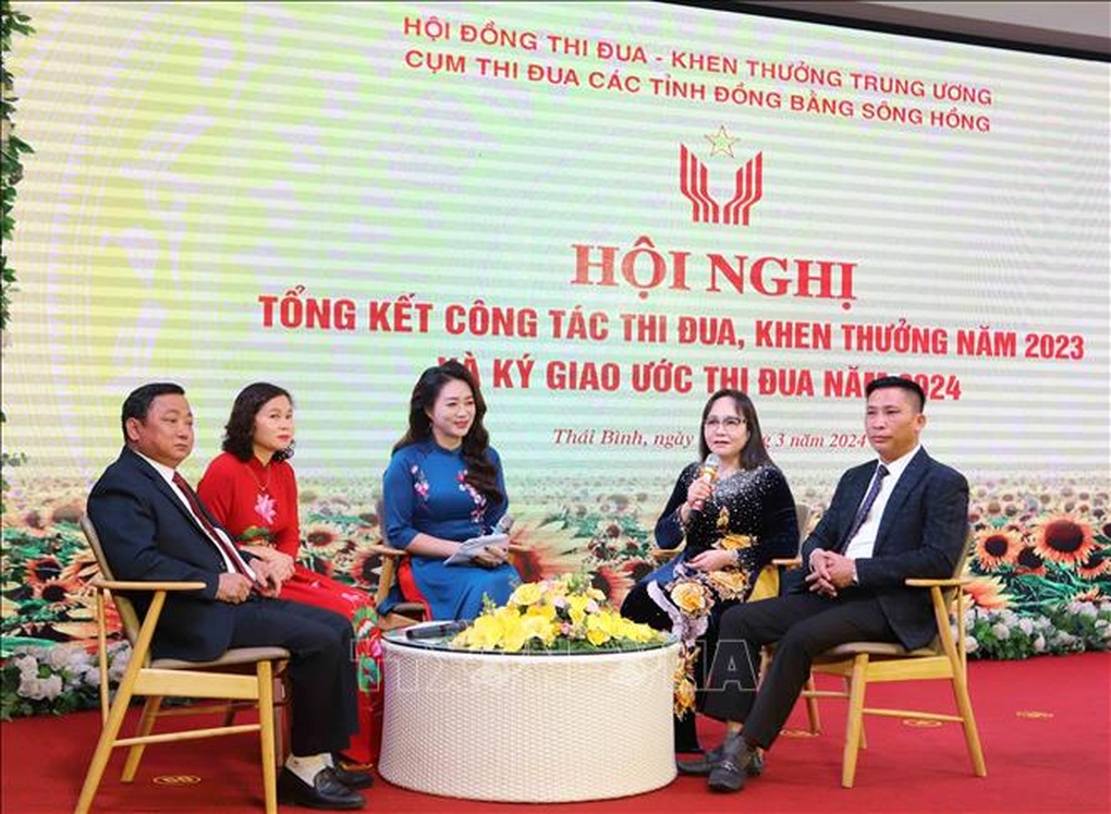 Gắn phong trào thi đua với việc học tập và làm theo Bác - 2 Gắn phong trào thi đua với việc học tập và làm theo Bác - 2